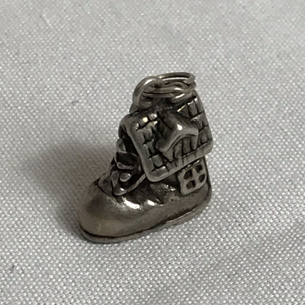 Sterling silver there was‎ an old lady who lived in a shoe charm